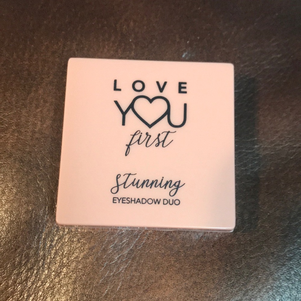 Stunning eyeshadow duo